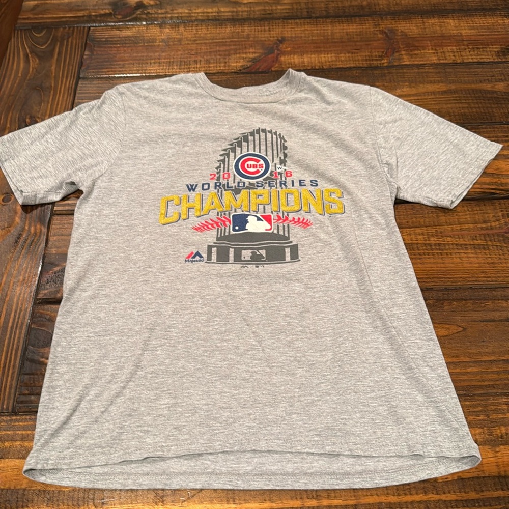 Chicago Cubs baseball World Series champions 2016 T-shirt. YXL. Excellent shape!